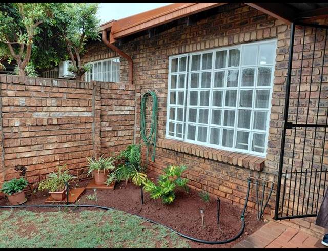 2 BEDROOM TOWNHOUSE FOR SALE IN ANNLIN